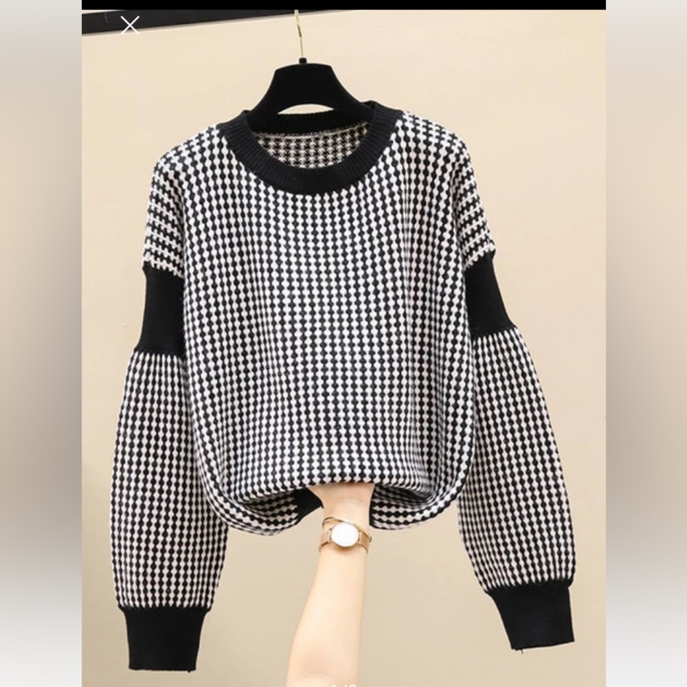 NEW!! Sweater white and black